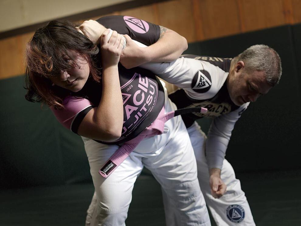 A Self Defense Course For Women Held At Gracie Jiu Jitsu Monterey Is An Introduction To 3350