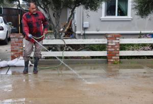 Image for display with article titled Flash Flooding Damages Homes in North Monterey County.