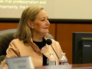 Image for display with article titled Supervisors Shoot Down Temporary Ban on Short-Term Rental Permits