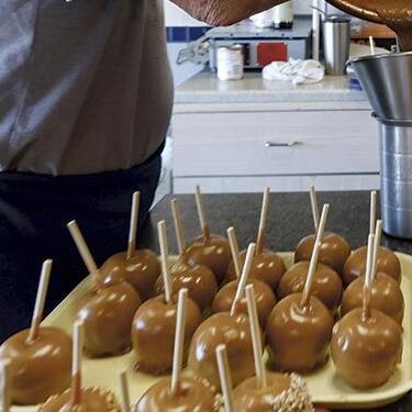 A Carmel couple approaches 30 years making craft chocolate and other candies. - Vimarsana News