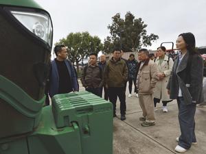Image for display with article titled Chinese Delegation Visits Salinas to Build Collaboration and Modernize Agriculture