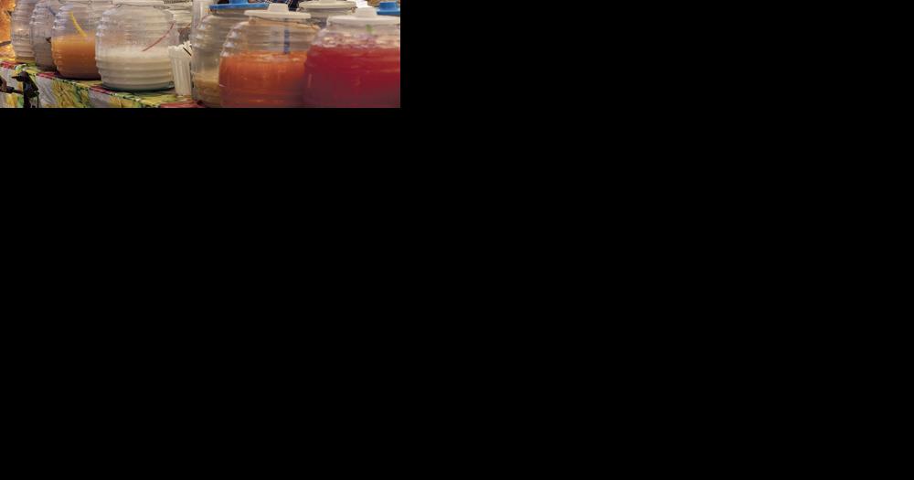 A family-run food booth has been cooling customers with aguas frescas for 15 years. - Vimarsana News
