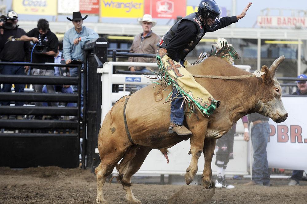 PHOTOS Pro Bull Riding brings a full house to the California Rodeo