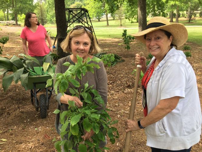 Montgomery Botanical Gardens at Oak Park celebrates National Public