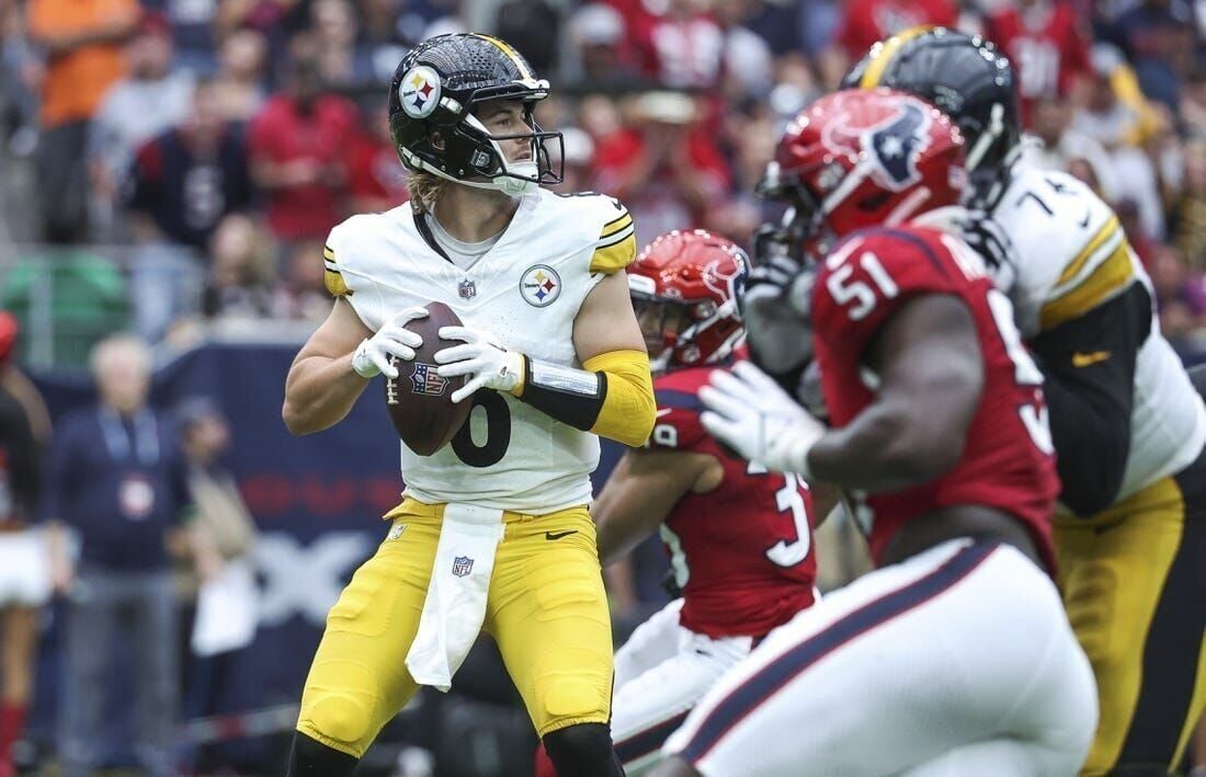 Pittsburgh Steelers quarterback Kenny Pickett (8) looks to pass