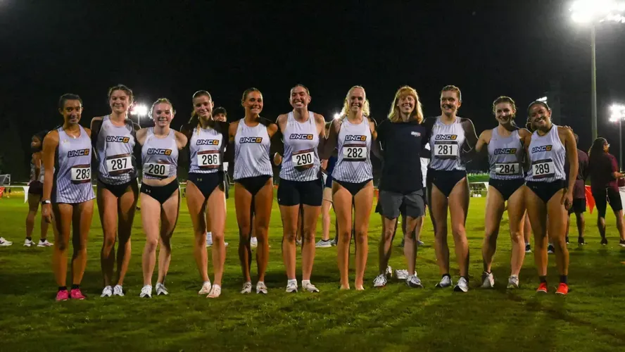 Women's Cross Country Takes Fifth at the Elon Friday Night Lights Meet