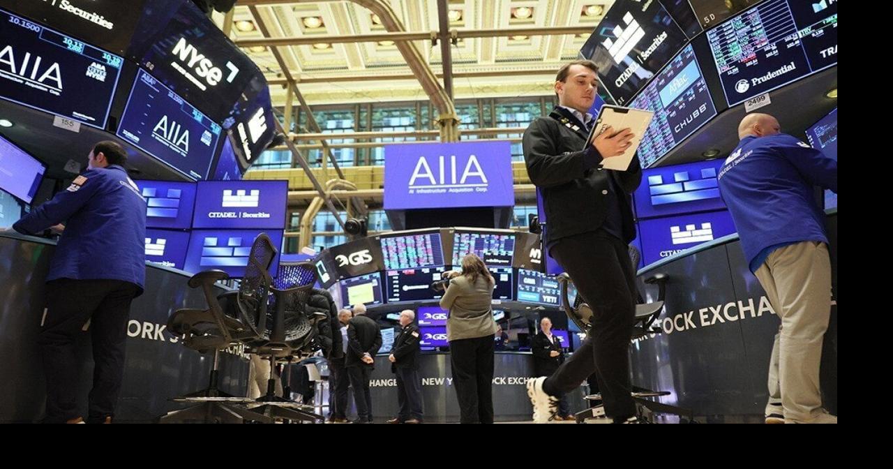 Retail AI investors stay bullish on AI stocks, Motley Fool survey finds