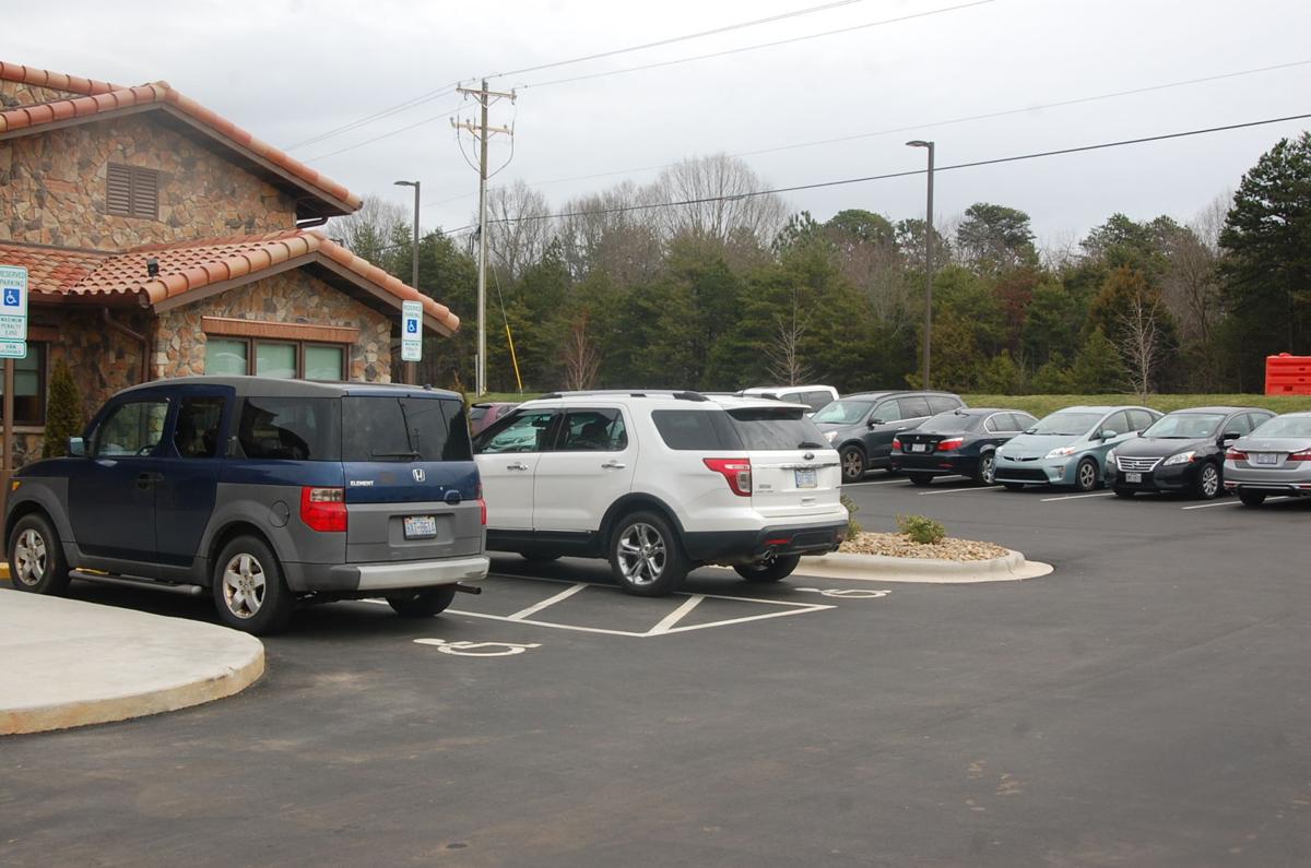 Opening day for Olive Garden draws crowd of diners | Local News