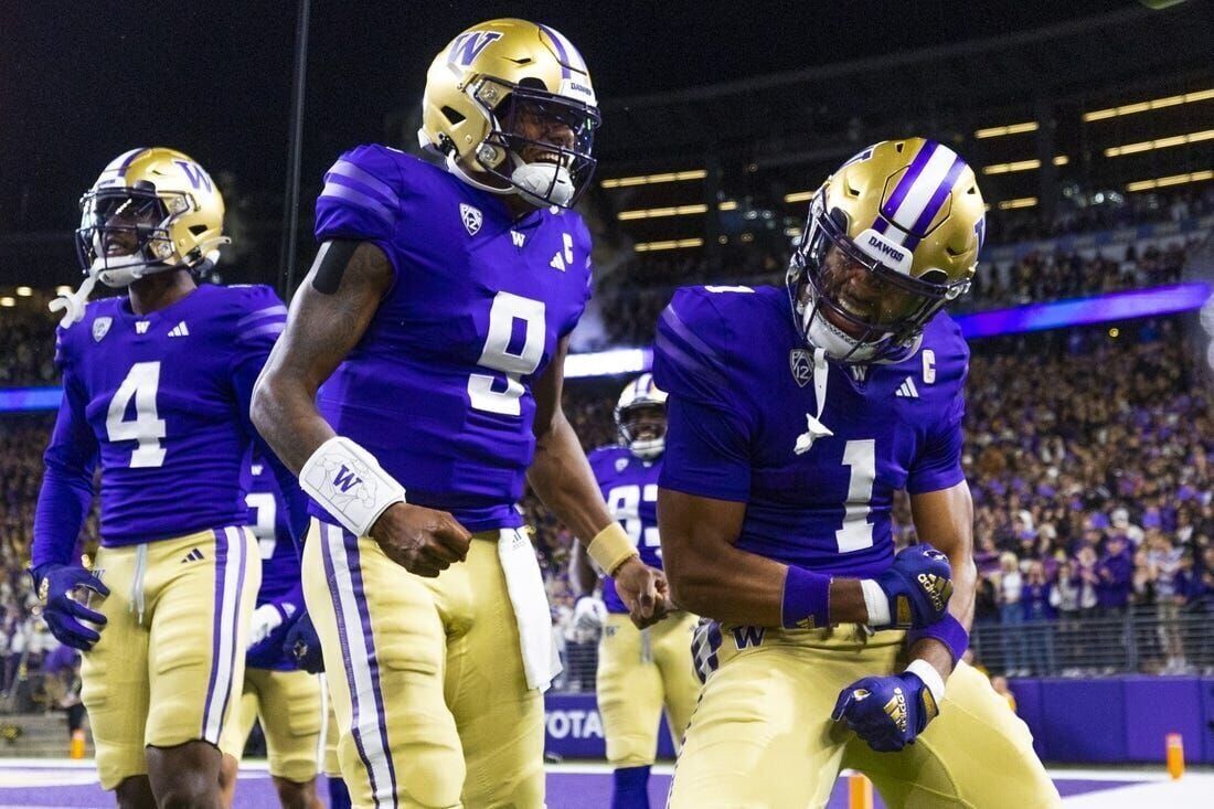 Washington Huskies Release Incredible Black Football Uniforms