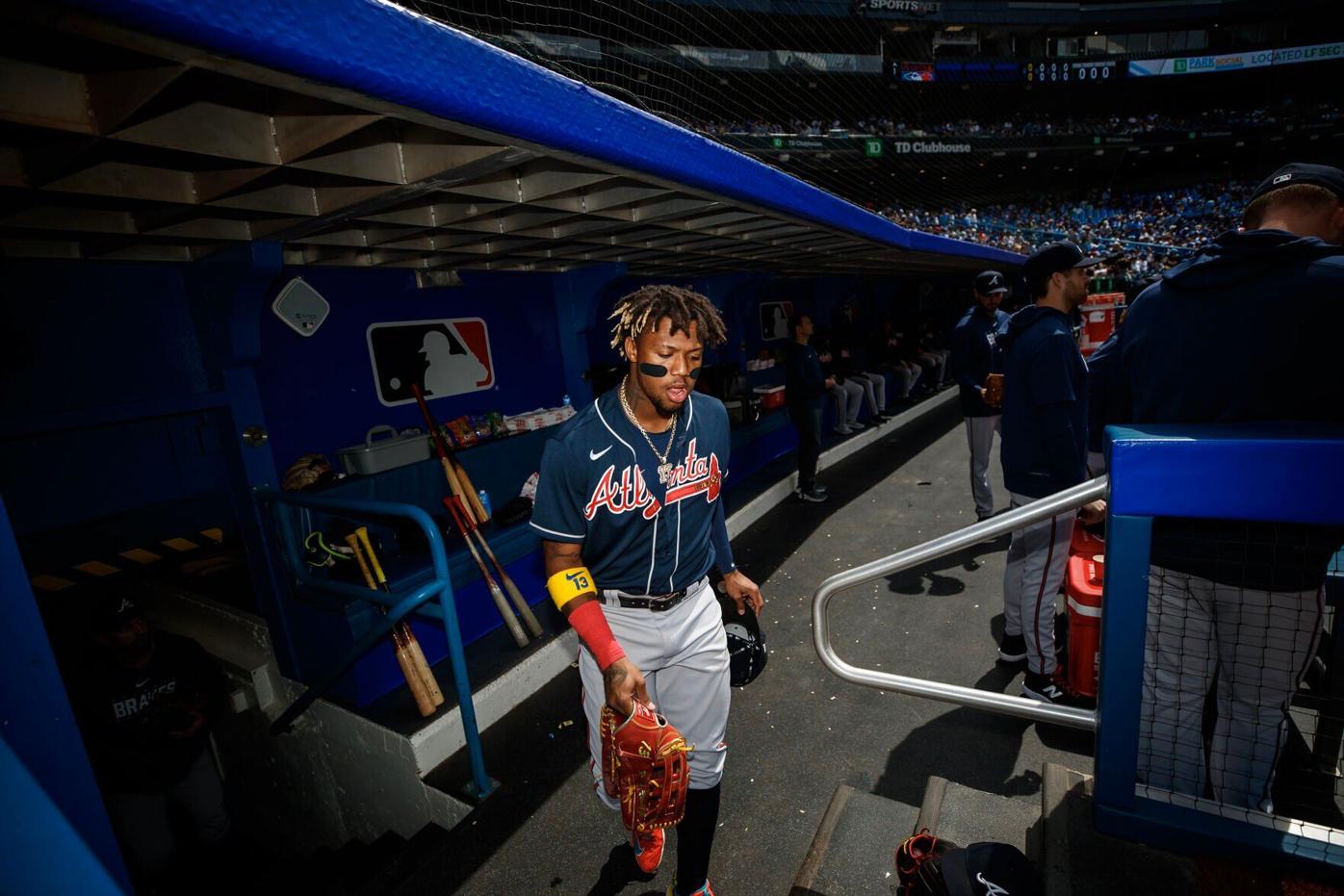Ozzie Albies exits with injury, 06/13/2022