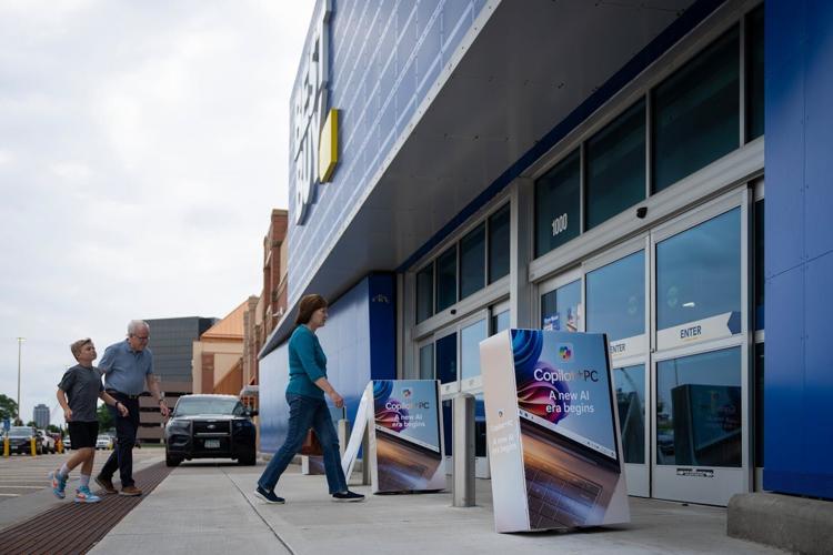 US-NEWS-CONSUMERS-WANT-DEALS-WHICH-LEAVES-1-MS.jpg