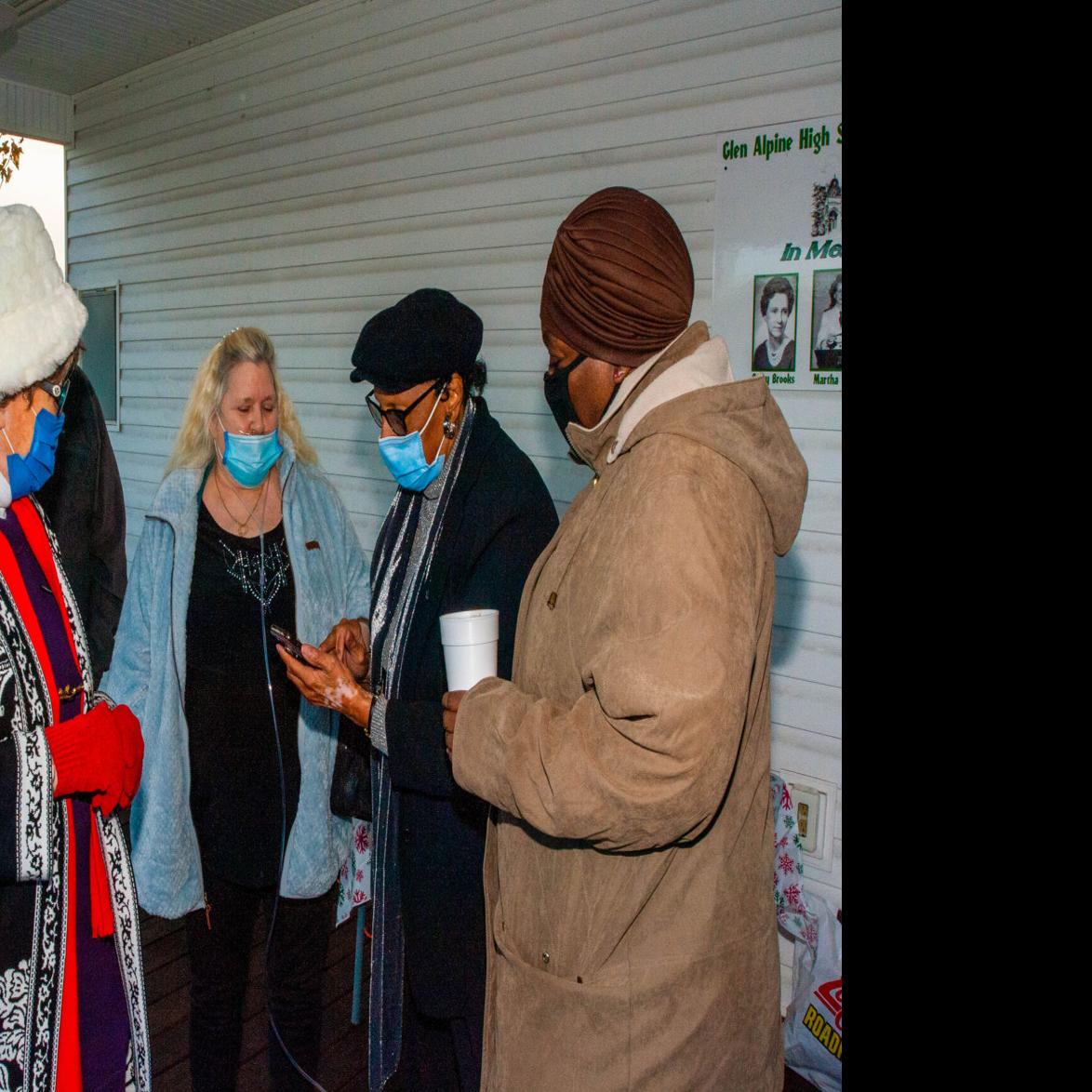 Glen Alpine Memorial Tree Lighting Local News Morganton Com