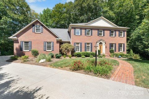 6 Bedroom Home in Hickory - $700,000