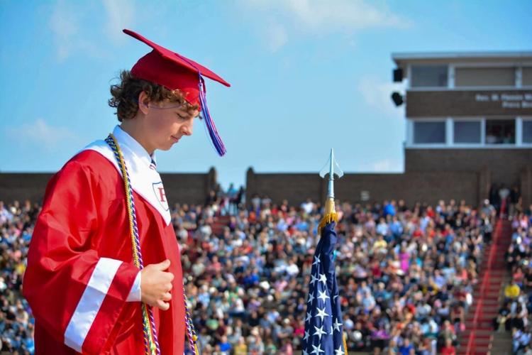 053125-mnh-news-fhsgrads-p1