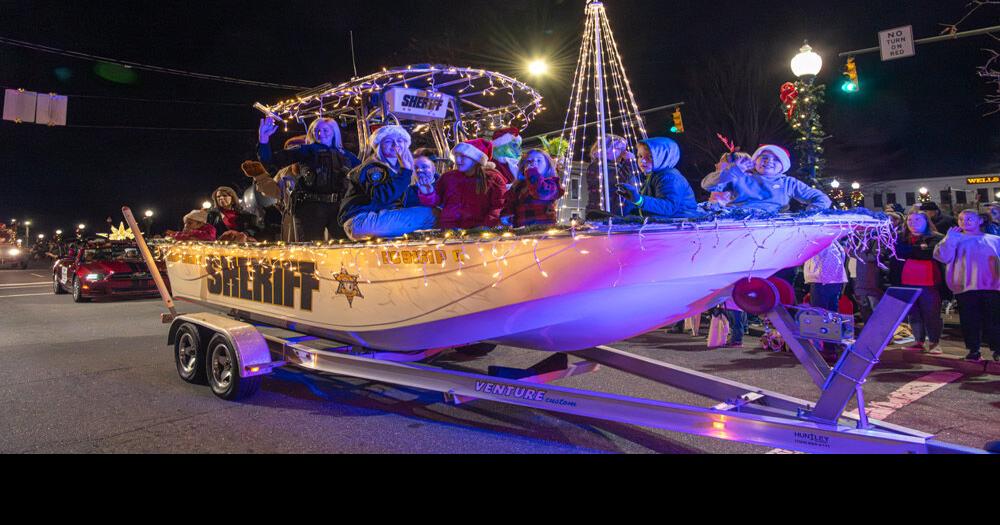 GALLERY Scenes from the Christmas Parade Part 2