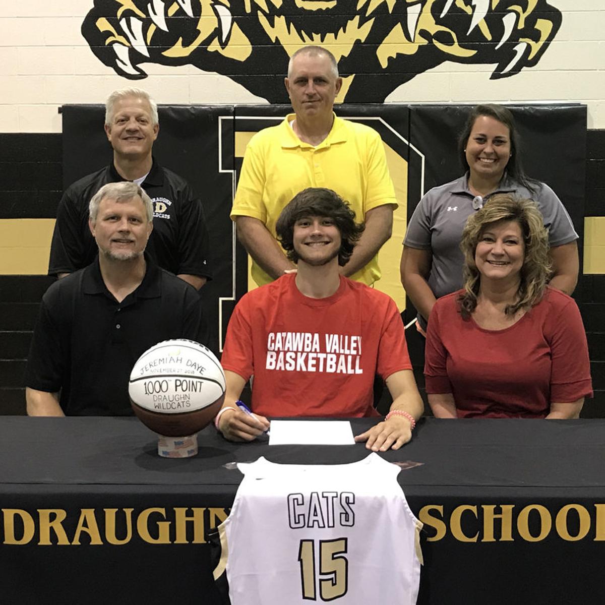 Draughn S Daye Signs With Cvcc Men S Basketball Program Sports