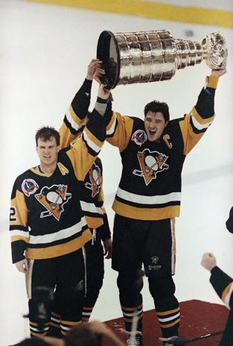 Mario Lemieux Signed Pittsburgh Penguins Hoisting the 1991 Stanley