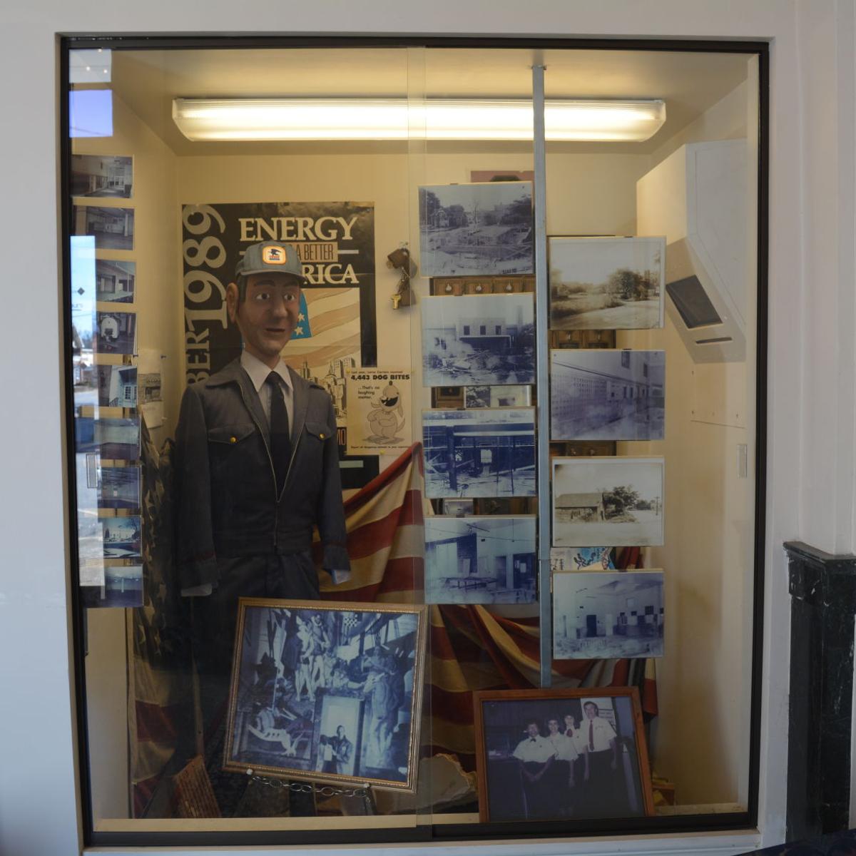 Télécharger gratuitement Images Local Organization Highlights Historic Post Office Murals Local le plus cool salutations