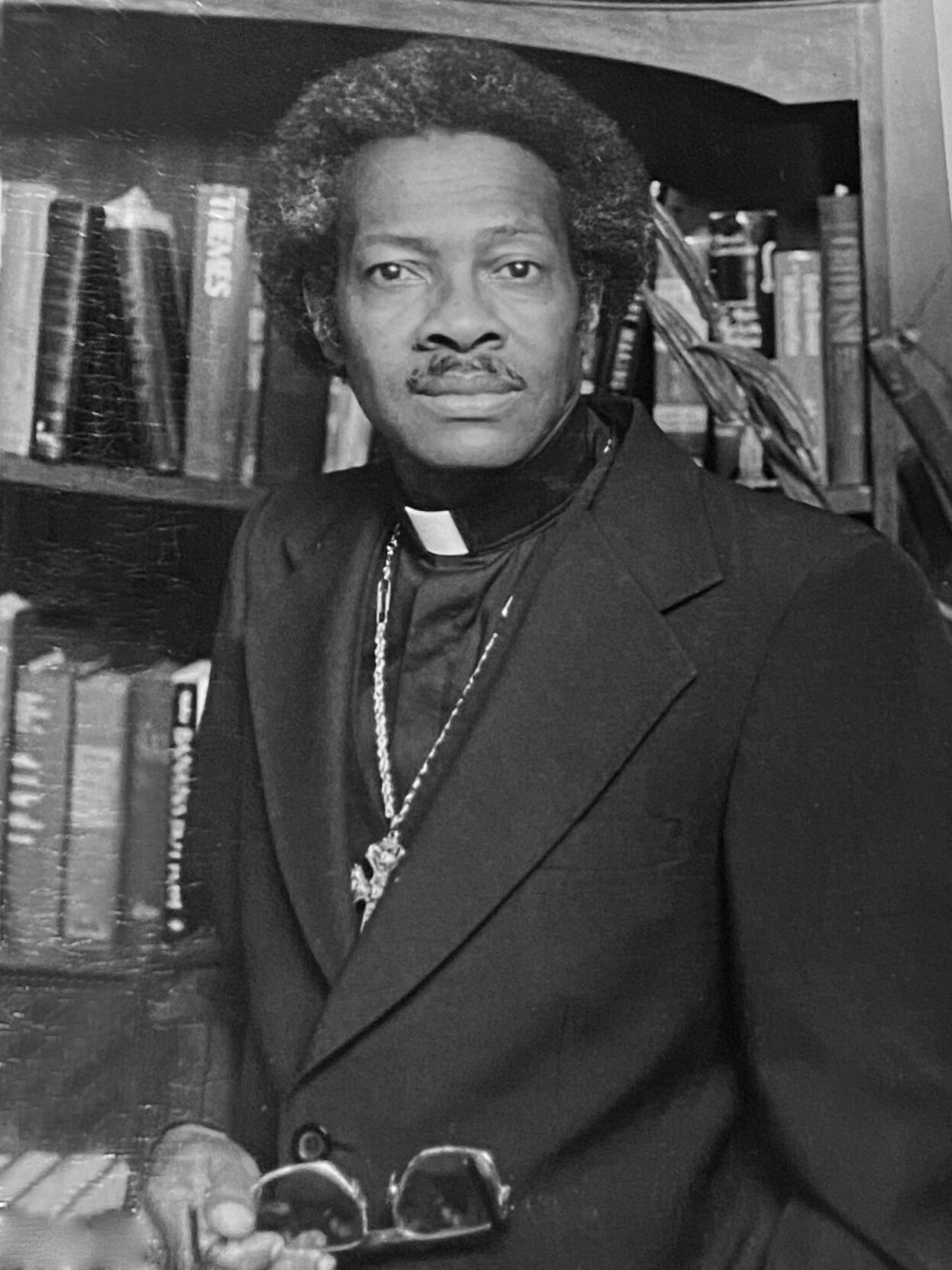 Pastor Rravis Hunt Document chronicles congregation’s perseverance, dedication to equality