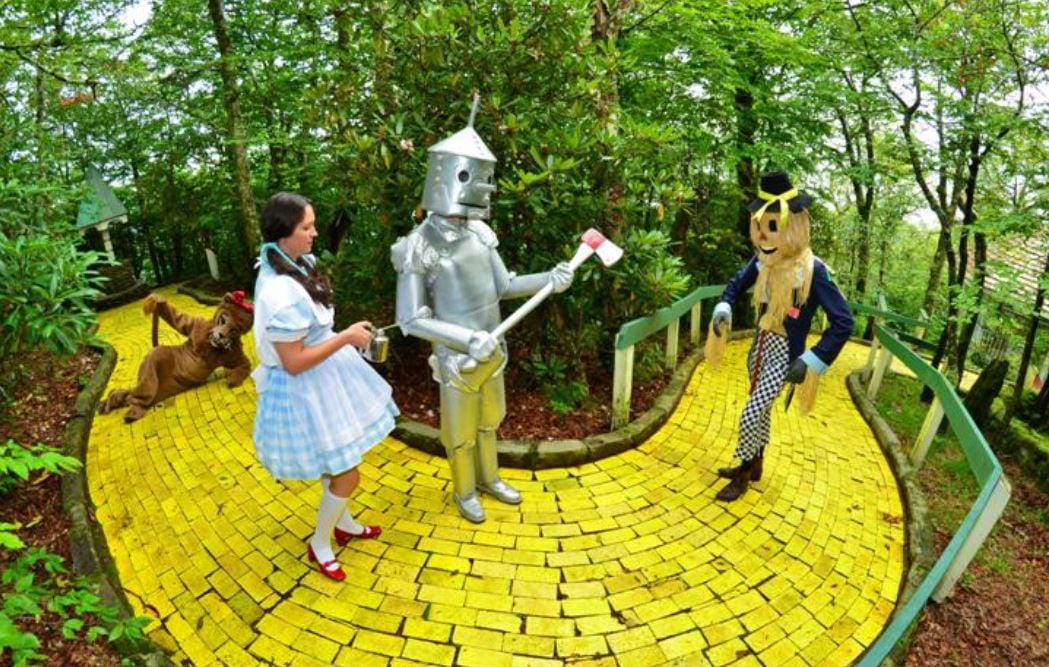 'Land of Oz' theme park reopens