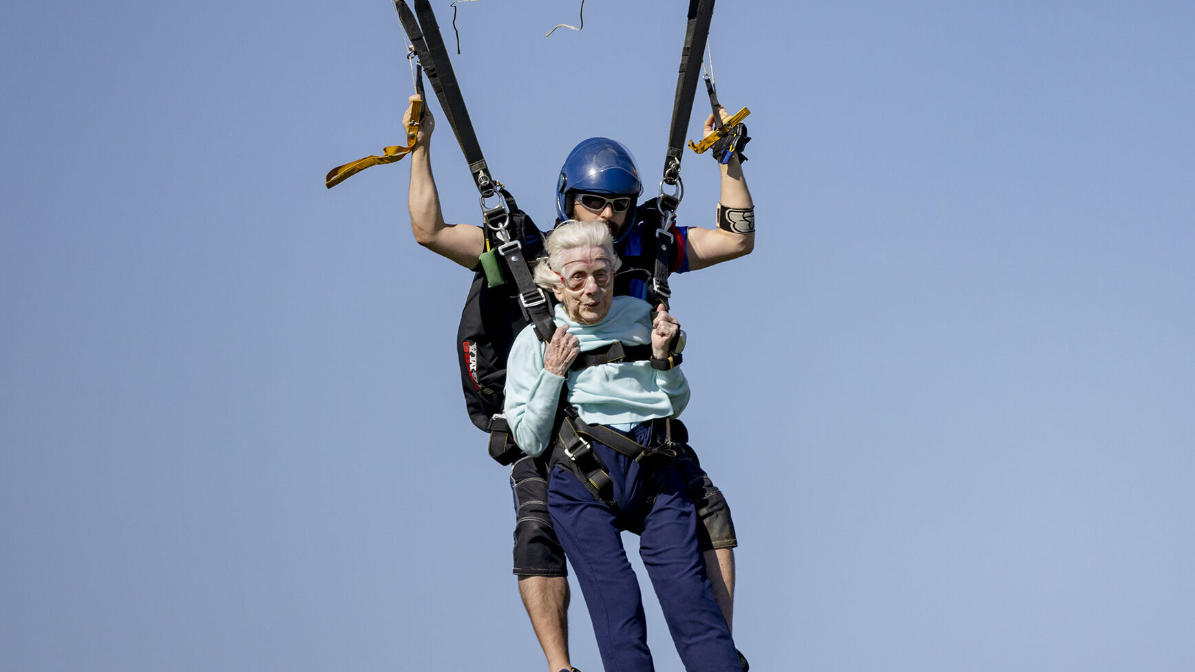 Chicago woman 104 skydives from plane aiming for record