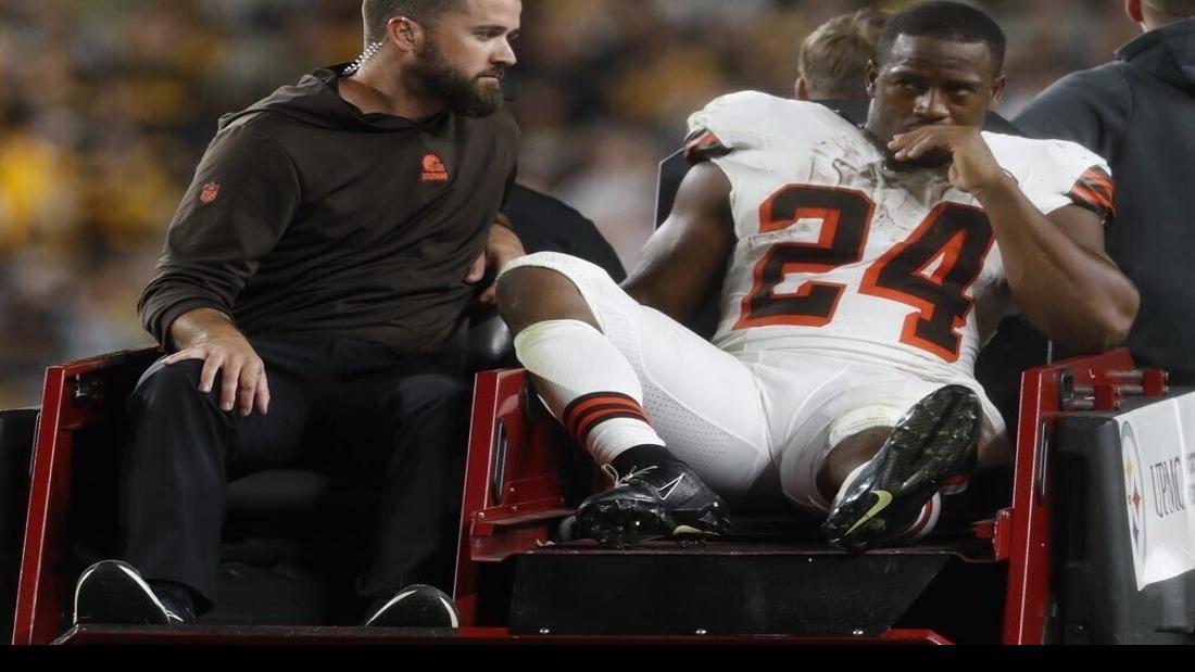 Browns RB Nick Chubb carted off field with serious knee injury