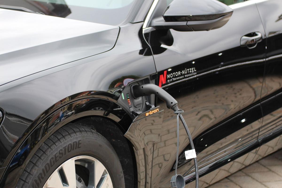 mnh-stock-electricvehiclecharge