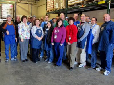 Food Lion Managers Join To Revamp Bucm Pantry Local News