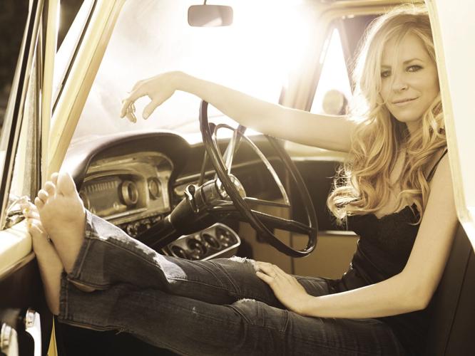 CoMMA hosts 1980s tribute band, country star Deana Carter