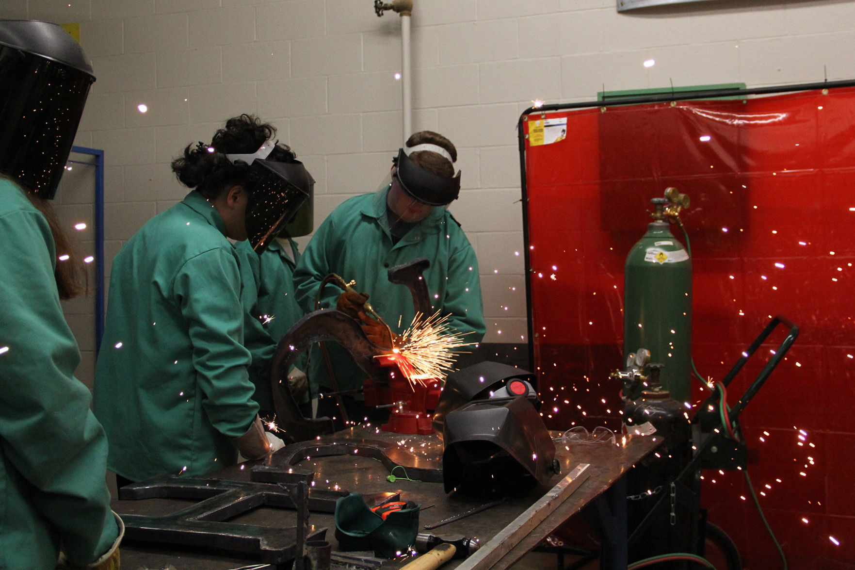 Welding Class Sparks Interest At High School | Latest Headlines ...