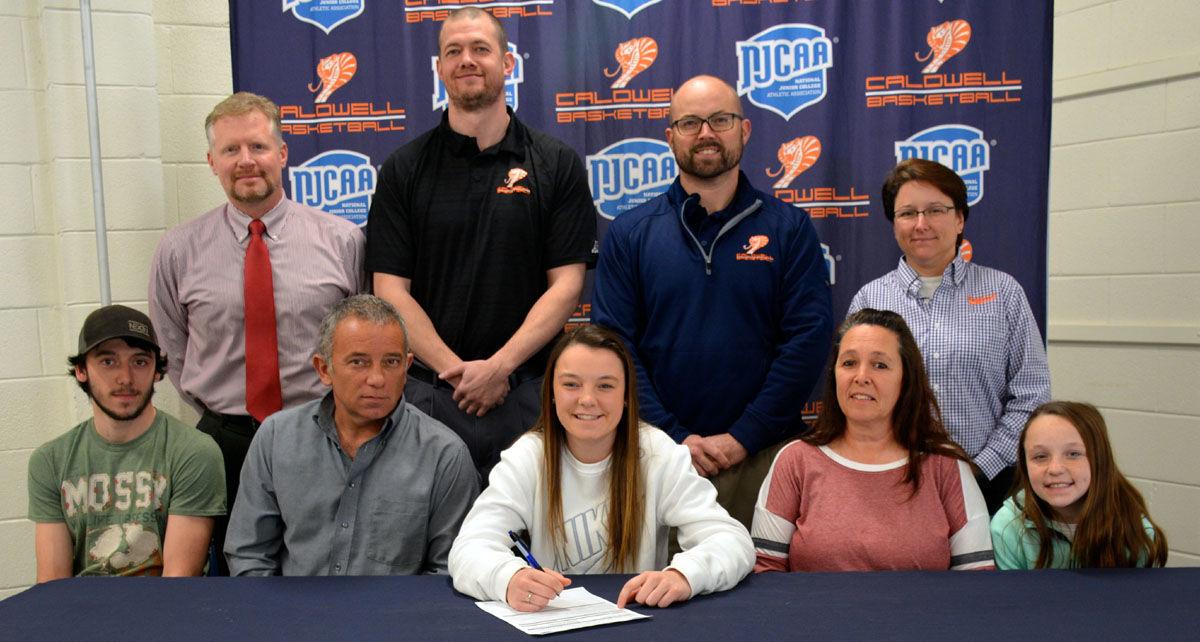 Draughn S Davis Signs With Ccc Ti For Basketball Sports