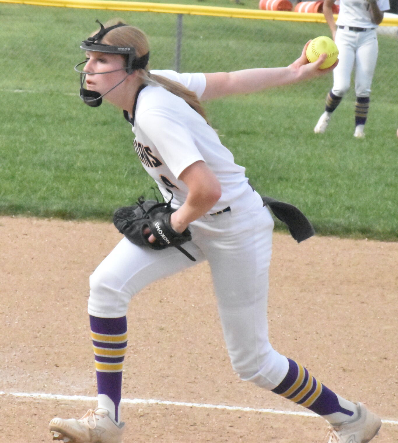 Carlyle hands Wesclin softball first conference loss