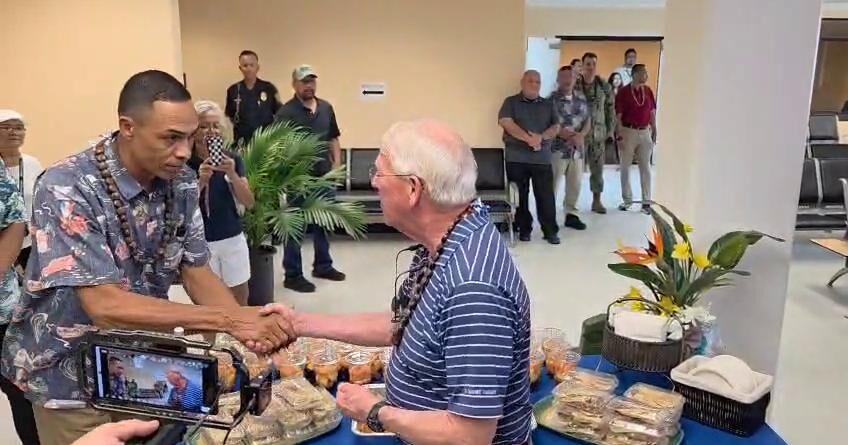 2 US senators visit Tinian (3)