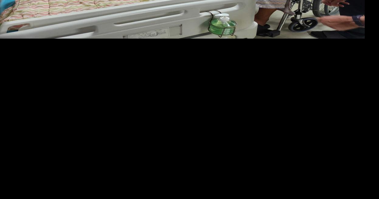 82-year-old Korean patient offers ankle implant to Rota official