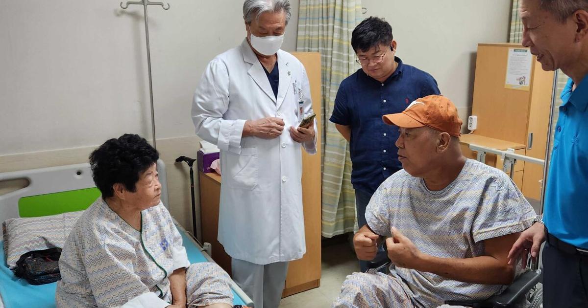 82-year-old Korean patient offers ankle implant to Rota official