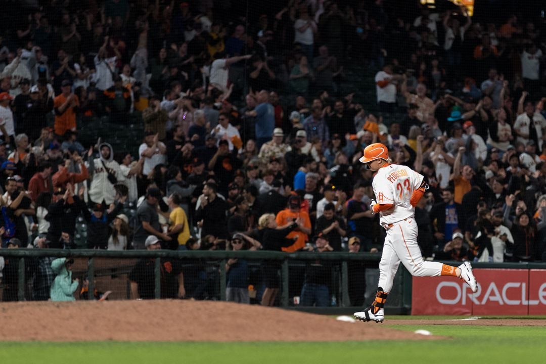 Joc Pederson's walk-off hit allows Giants to beat Red Sox in 11