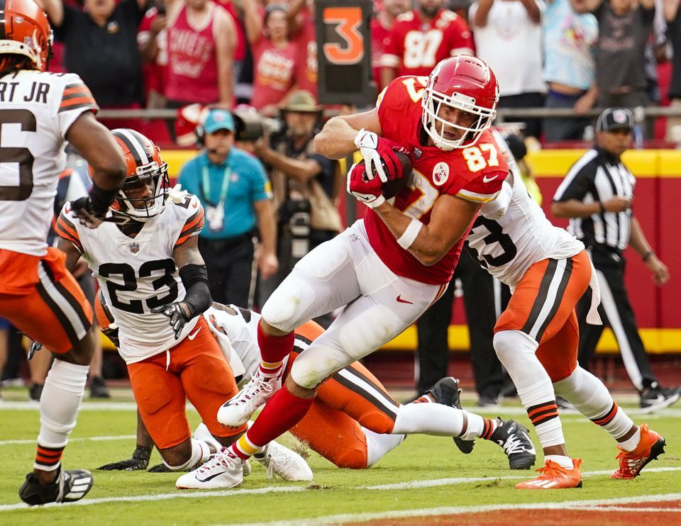 Kelce scores 3 touchdowns, Chiefs rally past Chargers