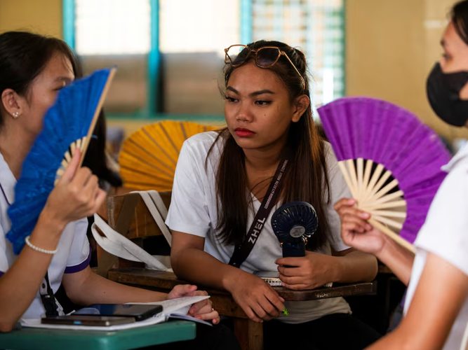 Philippine students suffer in wilting heat, thwarting education efforts