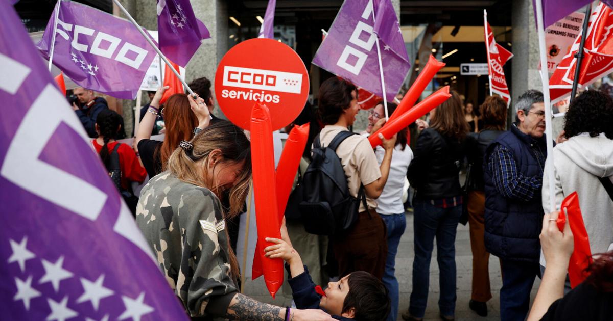 Los trabajadores de las tiendas Zara protestan frente a las tiendas españolas tras obtener beneficios récord |  un trabajo