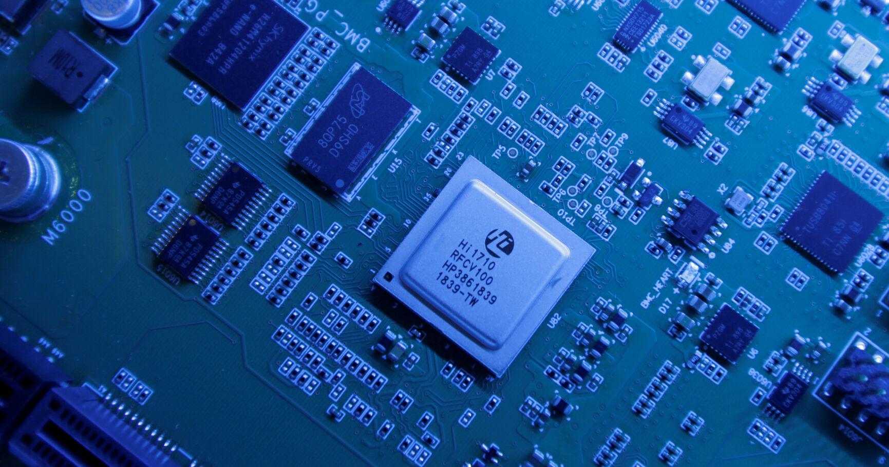 US aims to hobble China's chip industry with sweeping new export rules - Vimarsana News