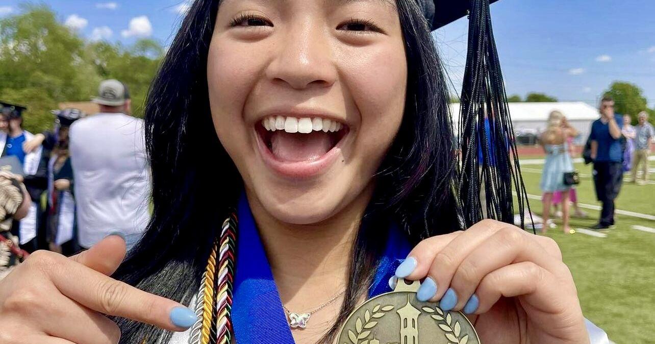 Stephanie Tan Flores graduates summa cum laude from Illinois College - Vimarsana News