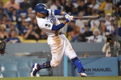 Kyle Schwarber blasts a home run giving the USA a 5-1 lead over Great  Britain