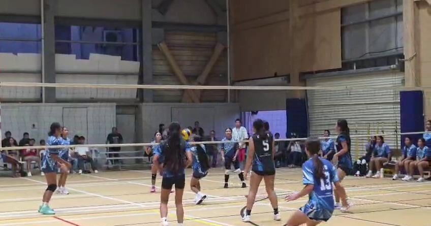 Girls volleyball teams battle in mid-season tourney