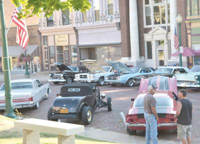 Car Cruise Night in Mount Carroll