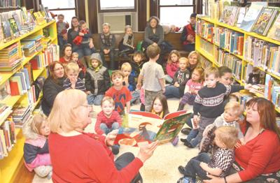 Story Time at the Mount Carroll Christmas Walk
