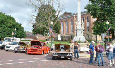 Cars Cruisin’ in Mount Carroll