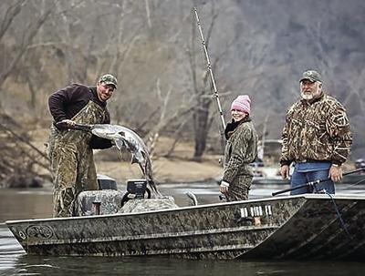 three-snaggers-on-boat-with-one-paddlefish-1_original.jpg