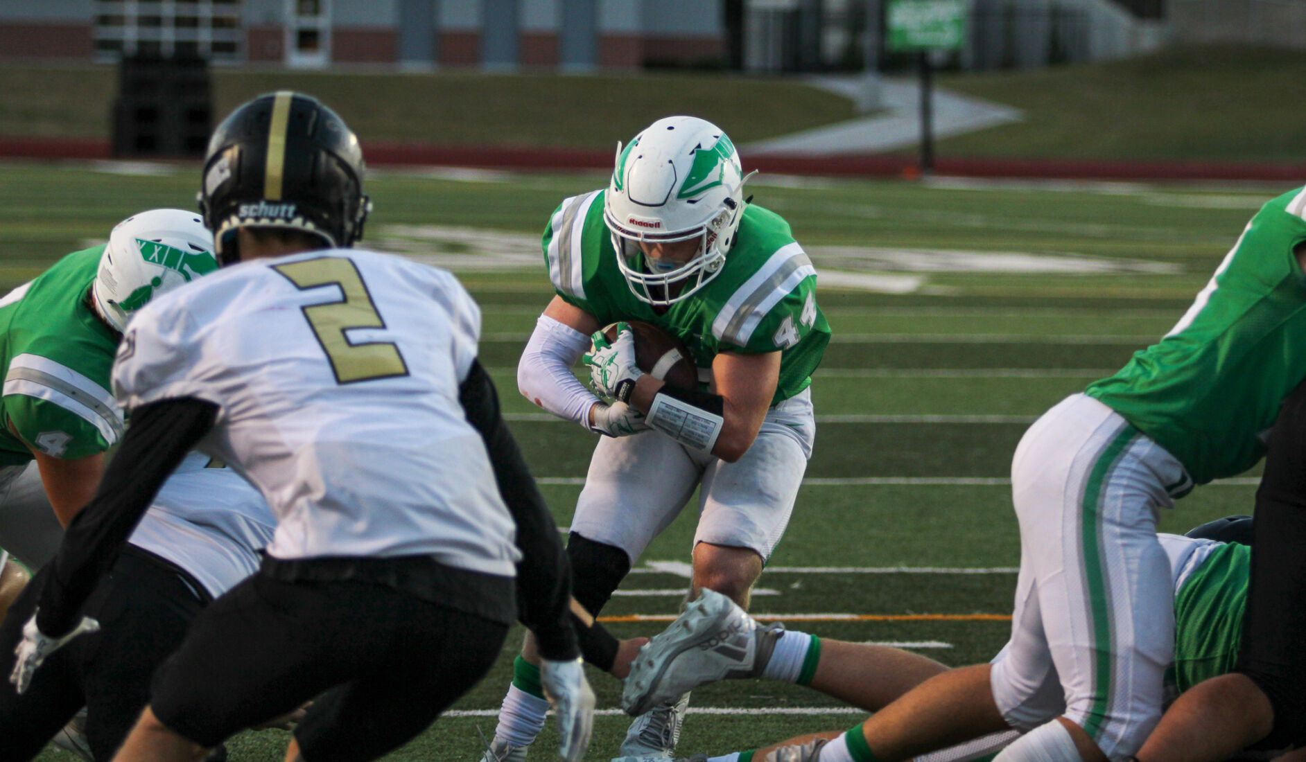 Smithville Warriors Dominate Excelsior Springs Tigers with 42-6 Victory