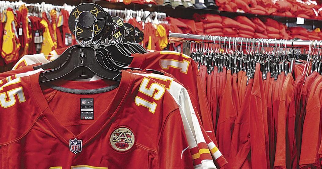 Merch flying off Northland store shelves as Chiefs are Tampa bound