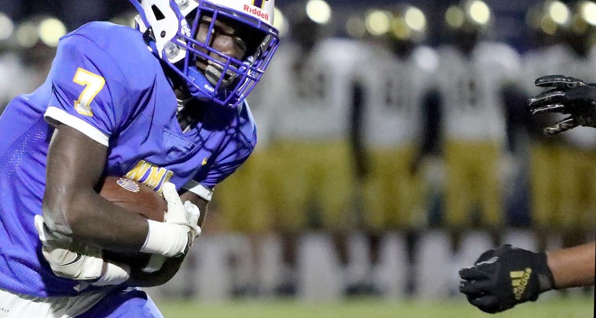 1120 NMB football_JM01.JPG